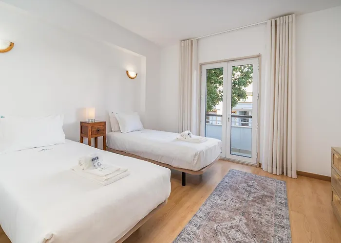 Bright Marina With Peaceful Views #1991 Lagos