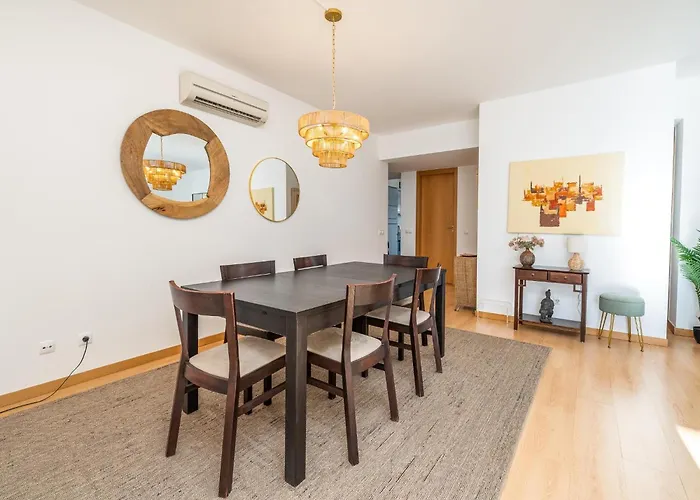 Bright Marina With Peaceful Views #1991